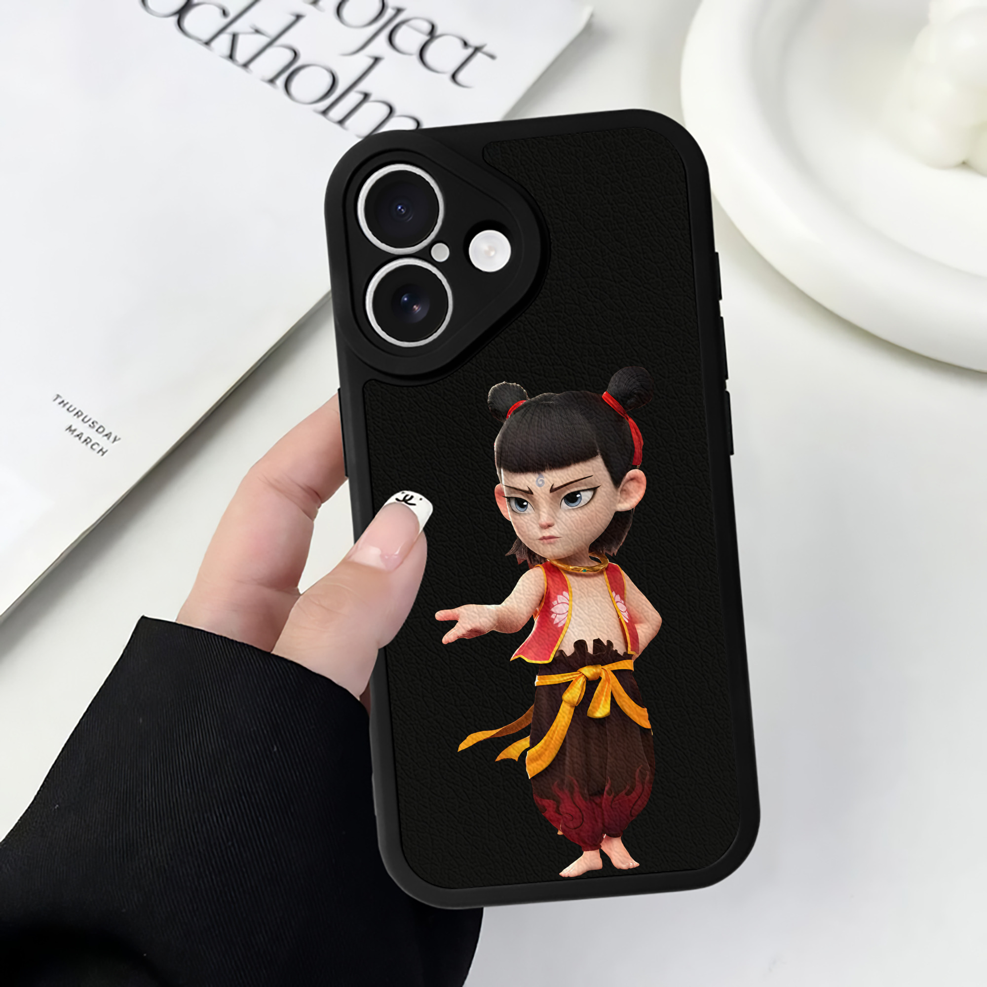 （画像用） Ne Zha 2 ナタ 魔童の大暴れ 【iPhone 16シリーズ対応】シリコンスマホケース（レザー調） 材質：シリコン